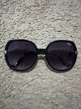 NWOT Quay Women’s Black Oversized Round Sunglasses